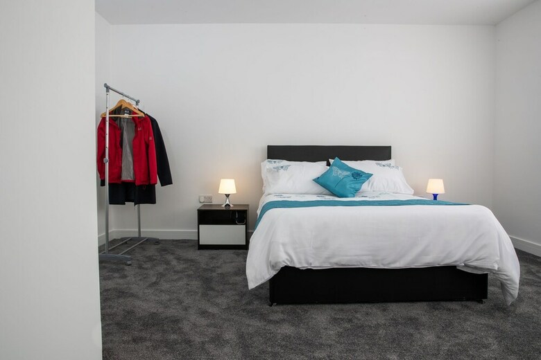 Fantastic Bradford Townhouse 6 Bedrooms