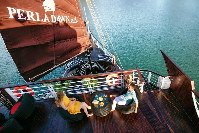 Perla Dawn Sails