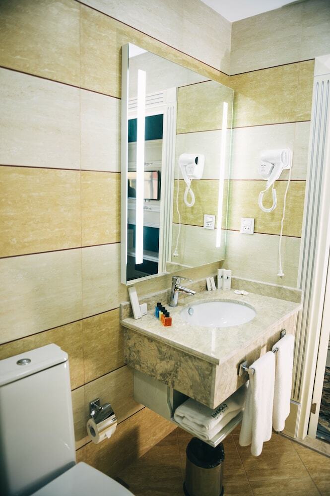 Emerald Suite Hotel