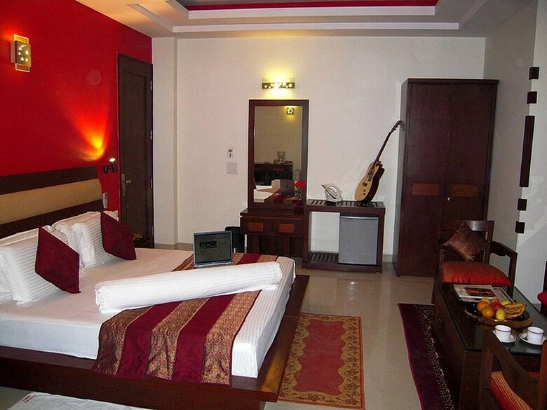 Hotel Maxfort Greenwood City