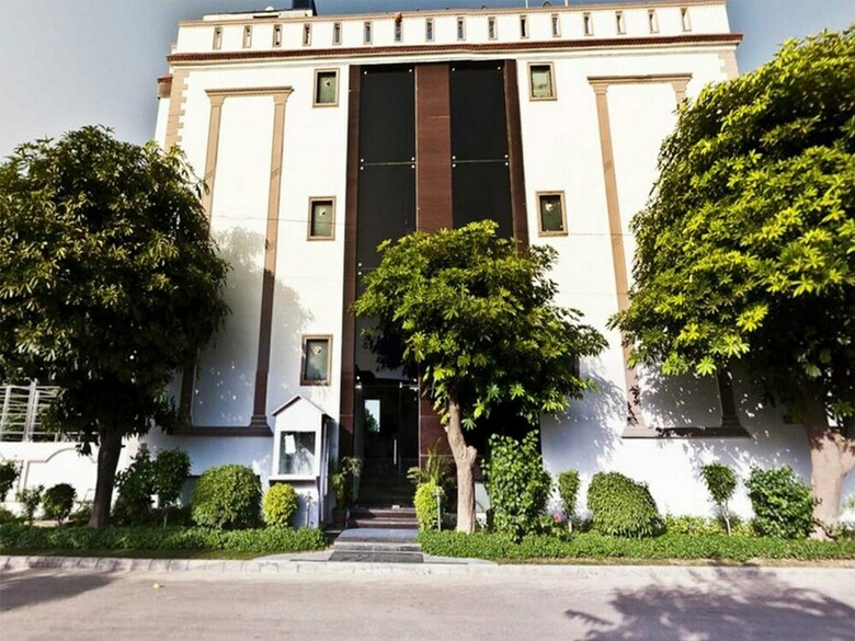 Hotel Maxfort Greenwood City