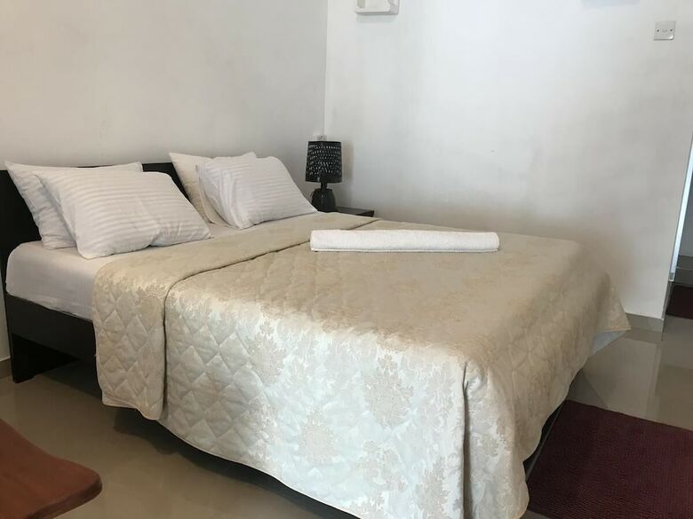 Hotel A To Zee Airport Villa