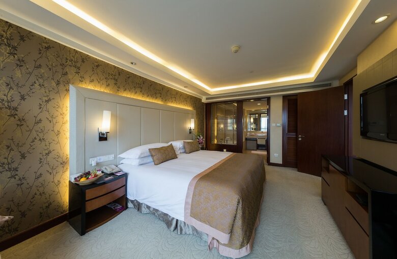 Hangzhou Haiwaihai Crown Hotel