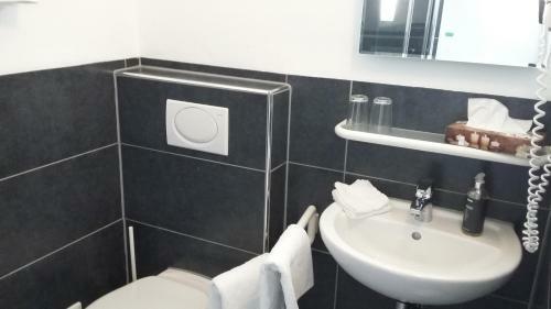 Hostal Guest House Pension Am Weinberg