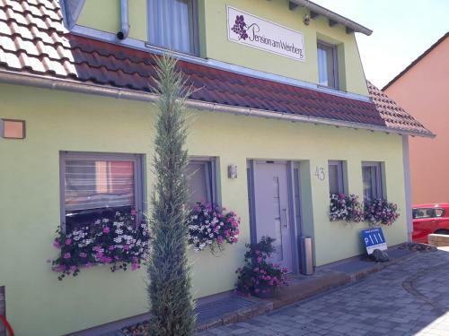 Hostal Guest House Pension Am Weinberg
