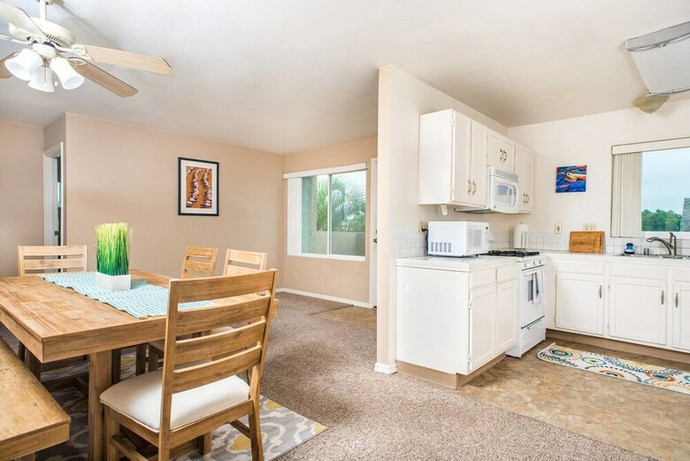4br/3.5ba W/ Balcony In Pb By Domio