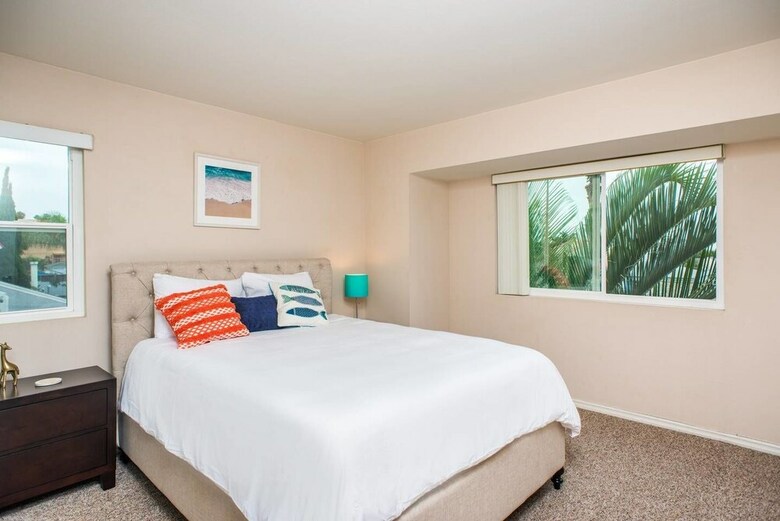 4br/3.5ba W/ Balcony In Pb By Domio