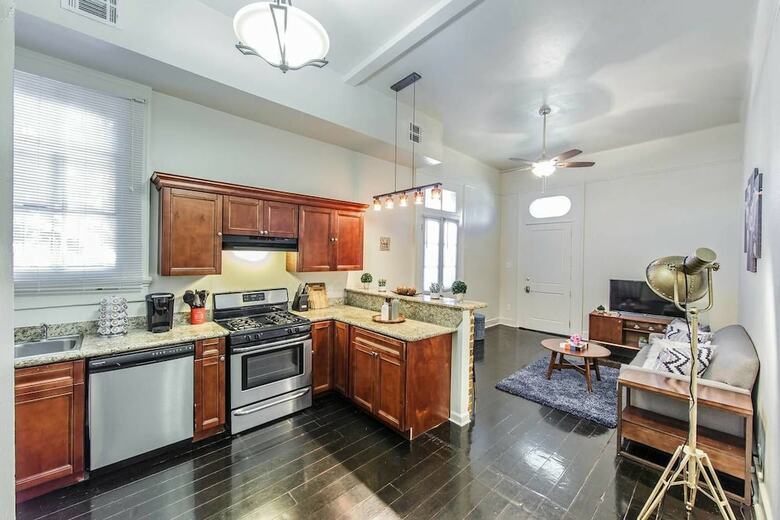 Authentic 2br/2ba In Historic Treme By Domio