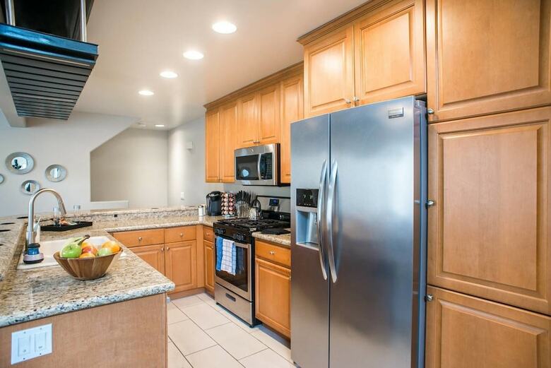 Modern 3br/3ba Pb Home W/ Rooftop By Domio
