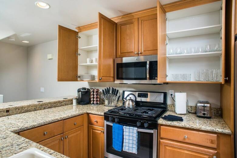 Modern 3br/3ba Pb Home W/ Rooftop By Domio
