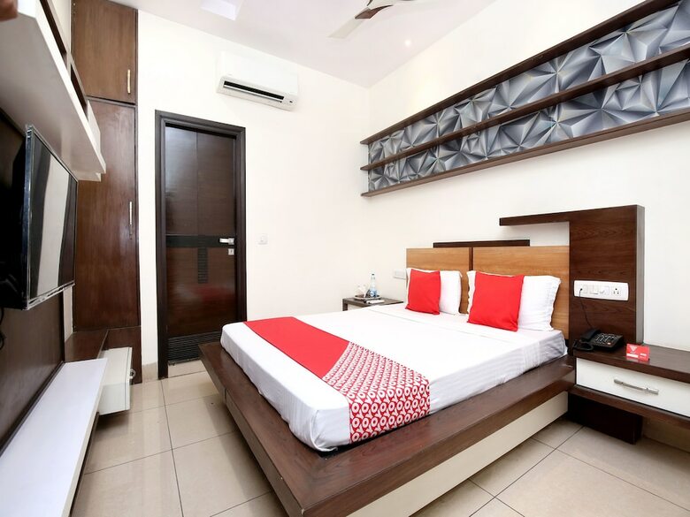 Oyo 16827 Hotel Grand M Lajjo
