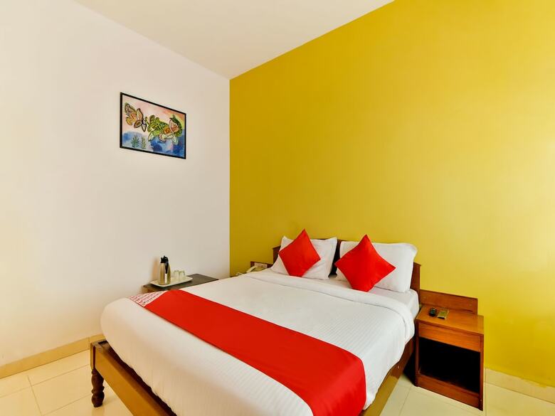 Oyo 2320 Hotel Mayura Novacity