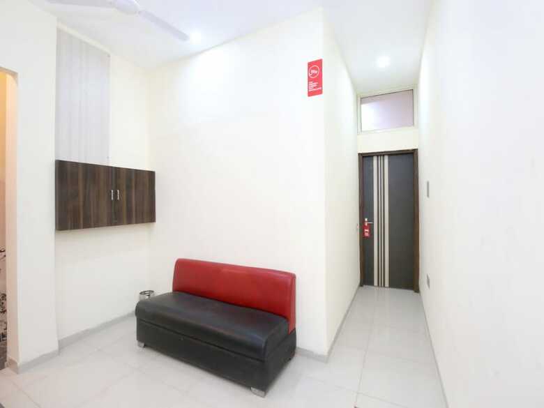 Oyo 16443 Hotel Jb