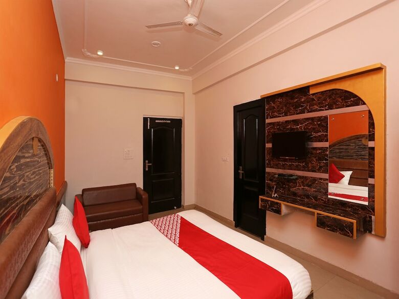 Hotel Oyo 7812 Shree Radha Resort