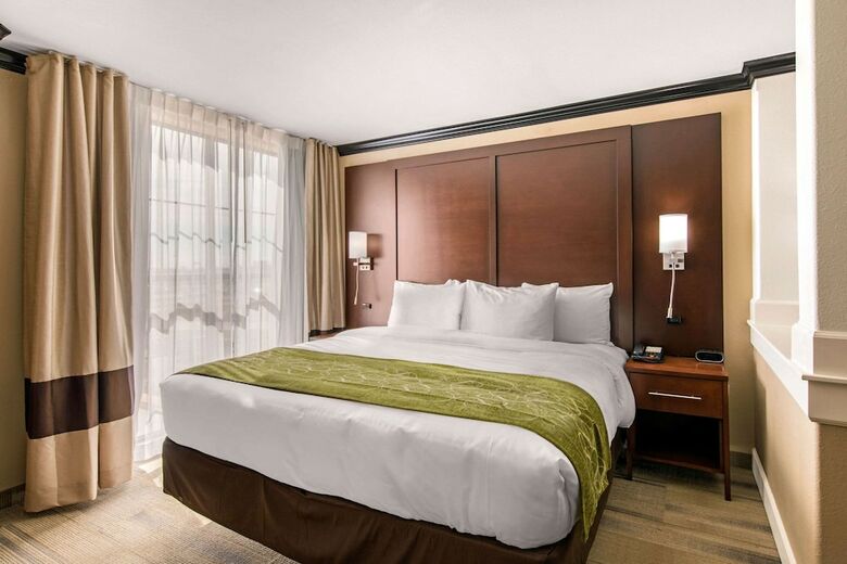 Hotel Comfort Suites