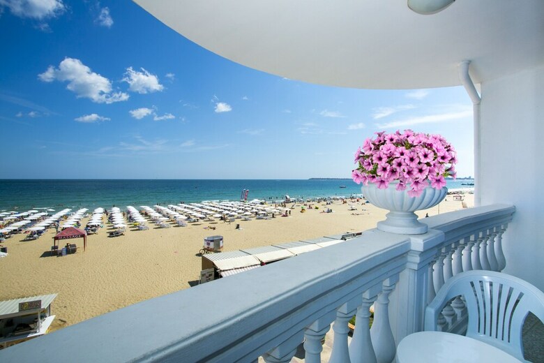 Hotel Chaika Beach Resort