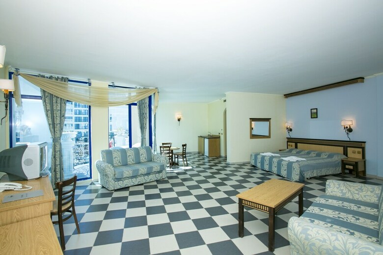 Hotel Chaika Beach Resort