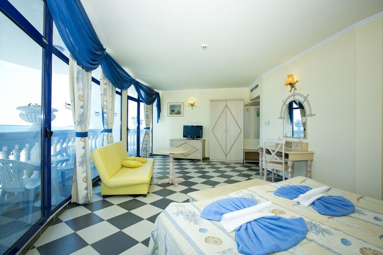 Hotel Chaika Beach Resort