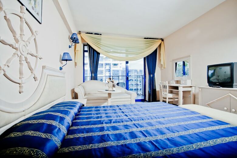 Hotel Chaika Beach Resort