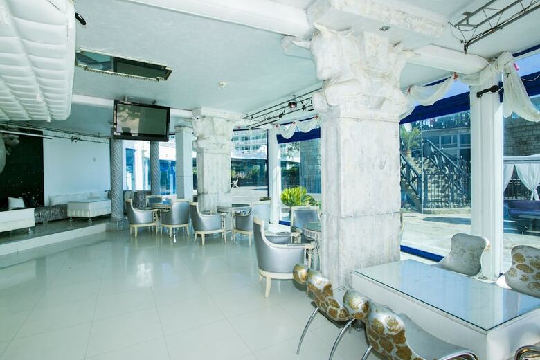 Hotel Chaika Beach Resort