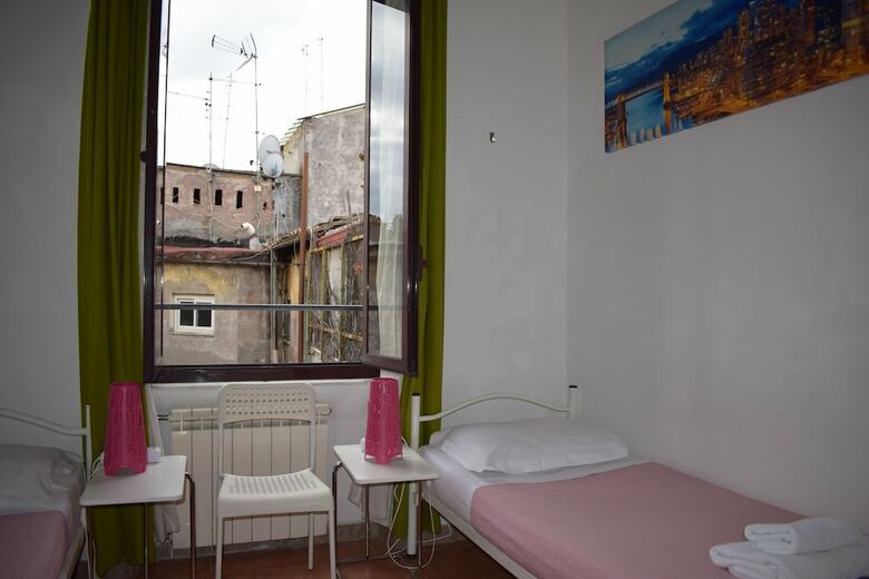Hostal Bar Dell'artista Hostel