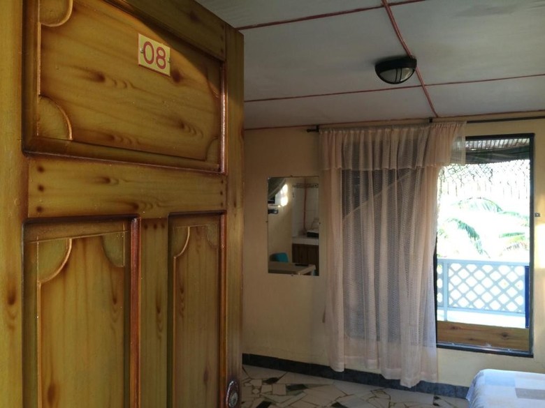 Yellow Moon Guesthouse & Apartments