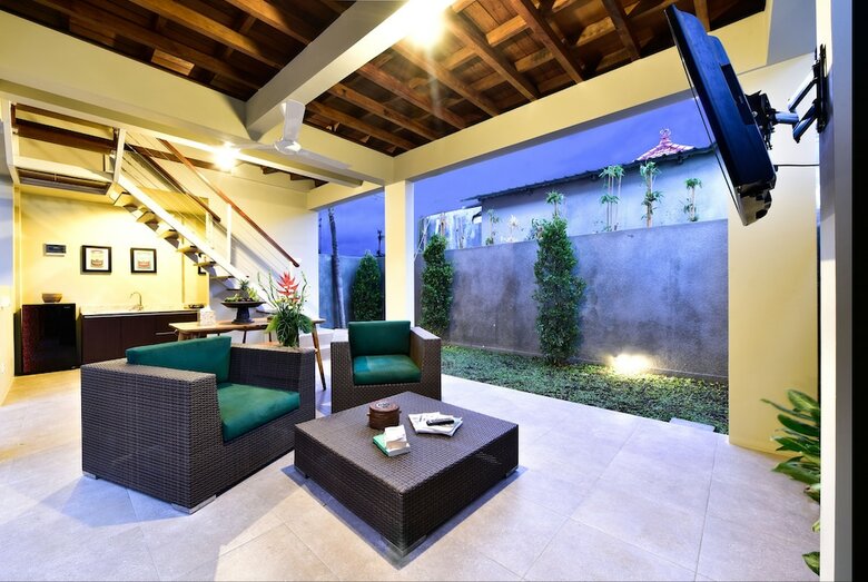 Bed & Breakfast The Lumbung Wood Villa
