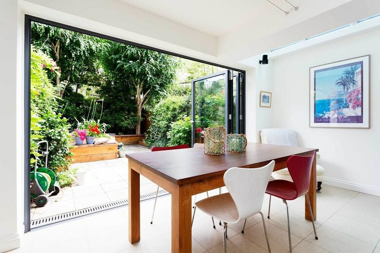 Blues By Brook Green