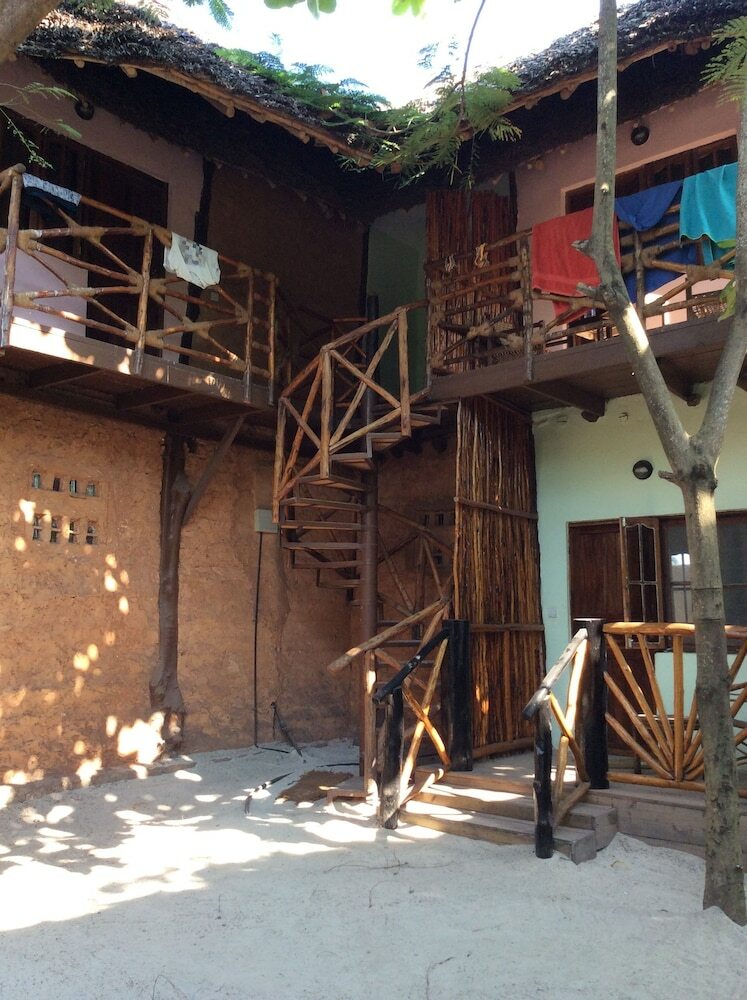 Hotel Kajibange Bar And Guesthouse