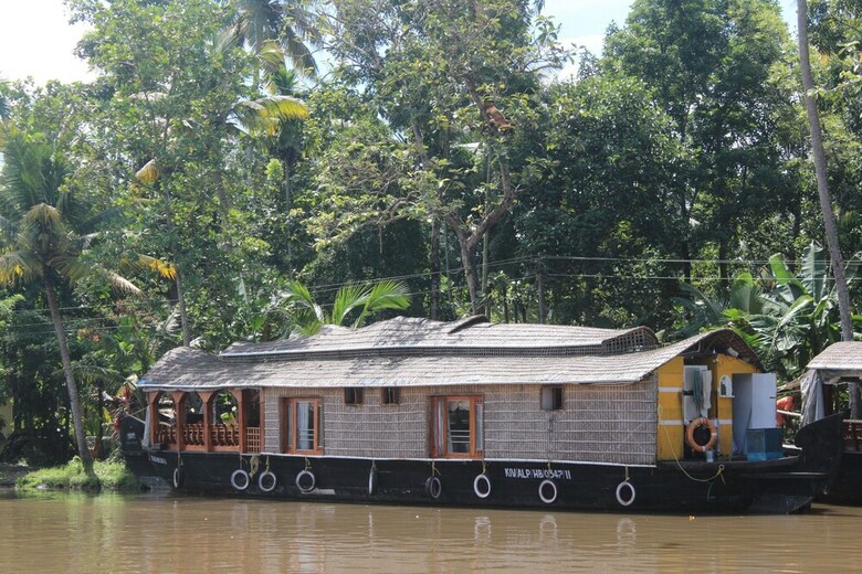Hotel Backwater Retreat - Honeymoon House