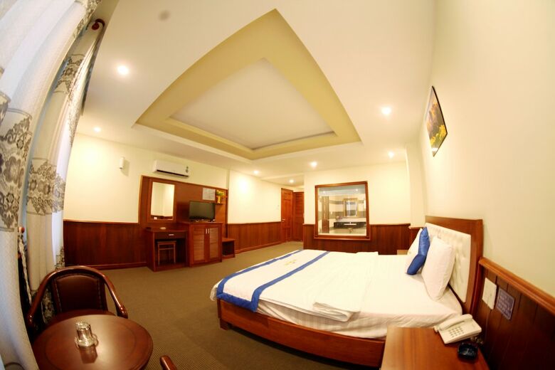 Tran Long Binh Duong Hotel