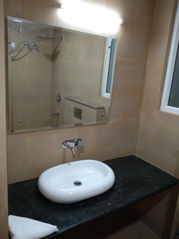 Corooms Sanvi Hotels Unitech Cyber Park