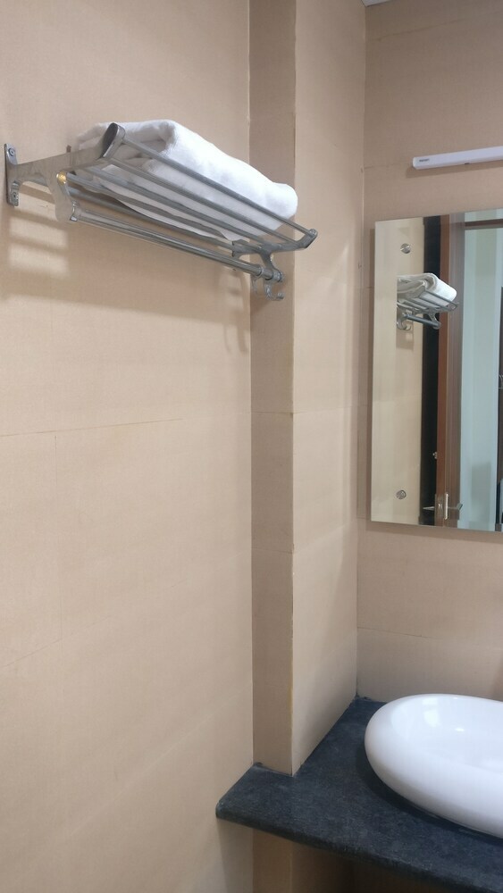 Corooms Sanvi Hotels Unitech Cyber Park