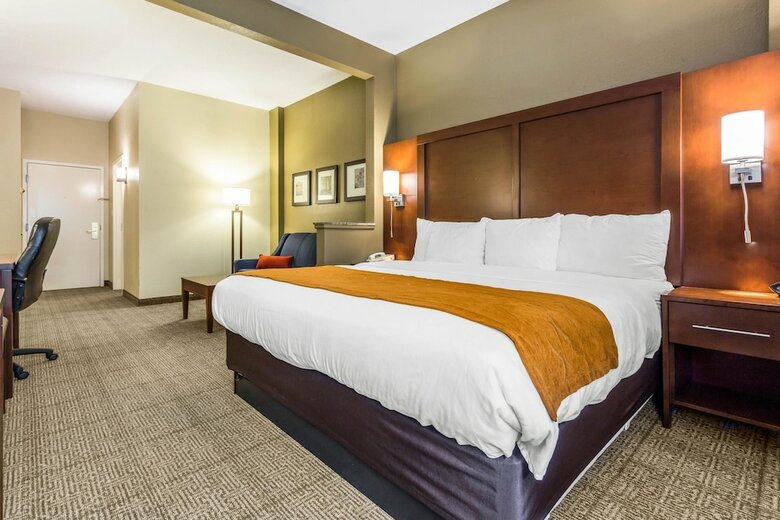 Hotel Comfort Suites
