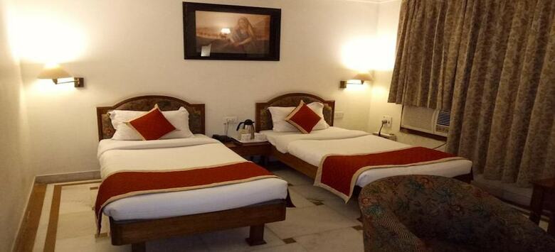 Adb Rooms Hotel Diana Palace
