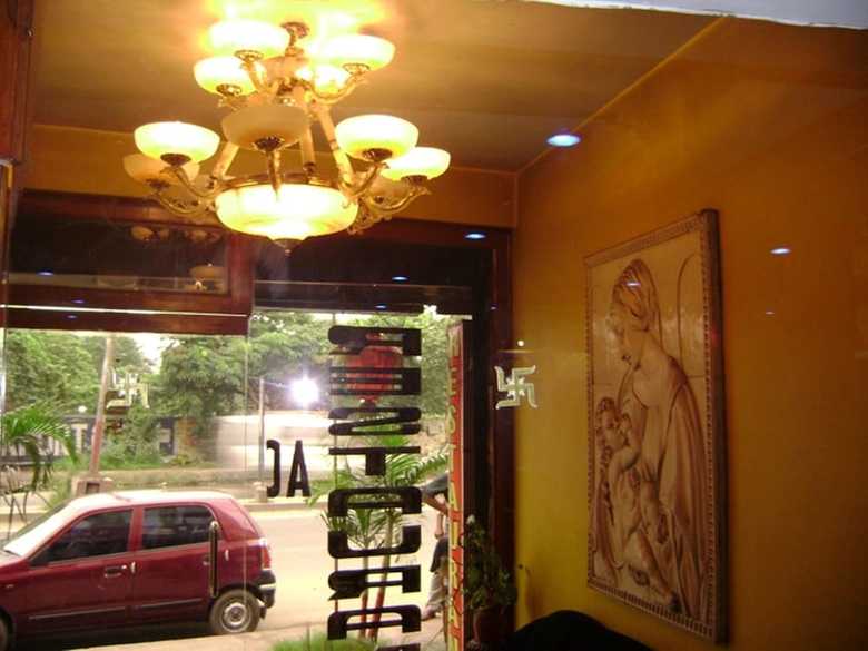 Hotel Sheelas Guest House & Restaurant