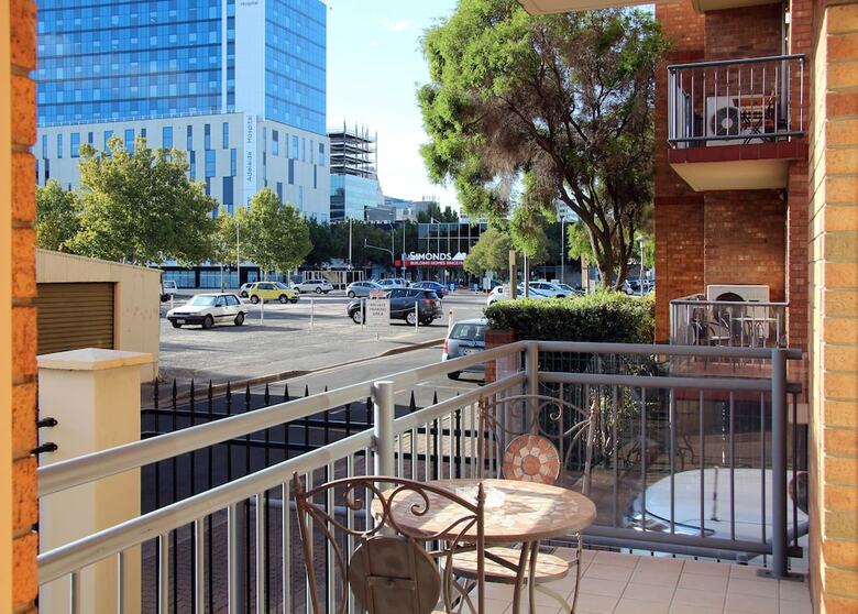 Adelaide City Apartment - 3br, 2bath & Carpark
