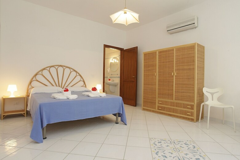 Residence Tamarea - Near Quartiere Spagnolo