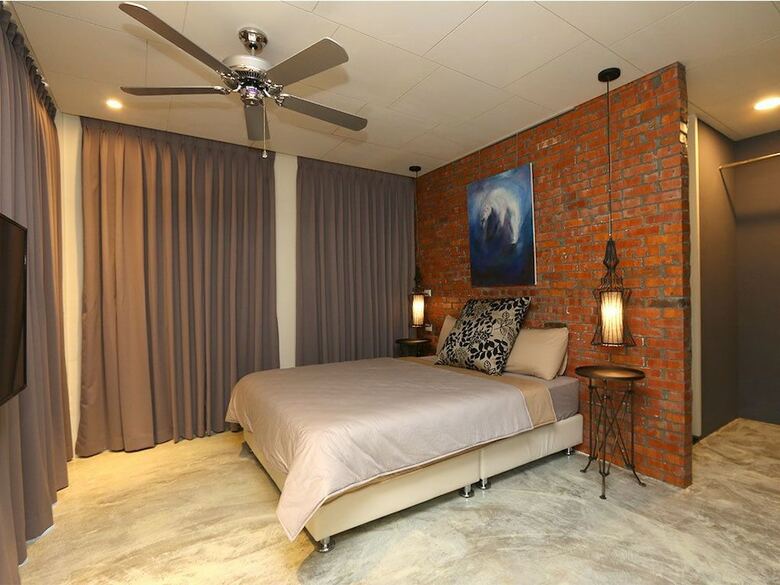 Bed & Breakfast Story Of Mood