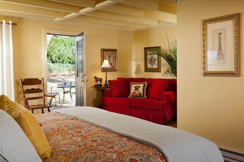 Bed & Breakfast Inn And Tavern At Meander