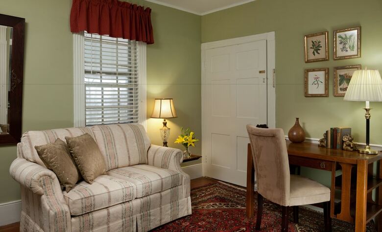 Bed & Breakfast Inn And Tavern At Meander
