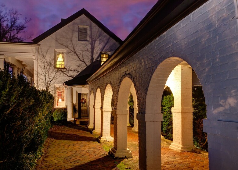 Bed & Breakfast Inn And Tavern At Meander