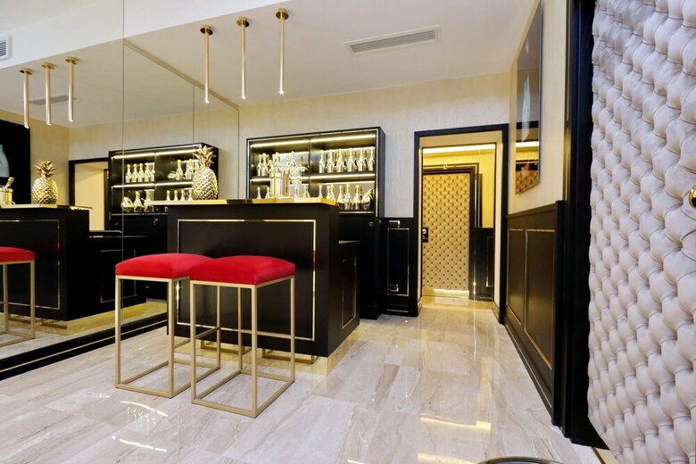 Hotel Spanish Hills Luxury Suites & Jacuzzi