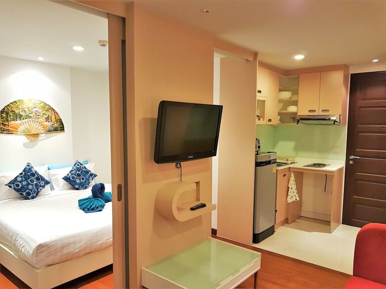 Apartamentos The Art Patong Beach By Phr
