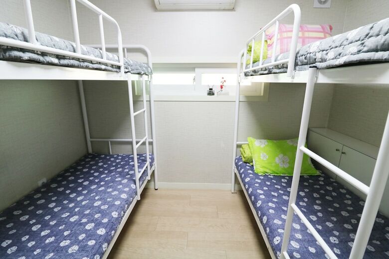 Hostal Four Seasons House - Hostel, Women Only