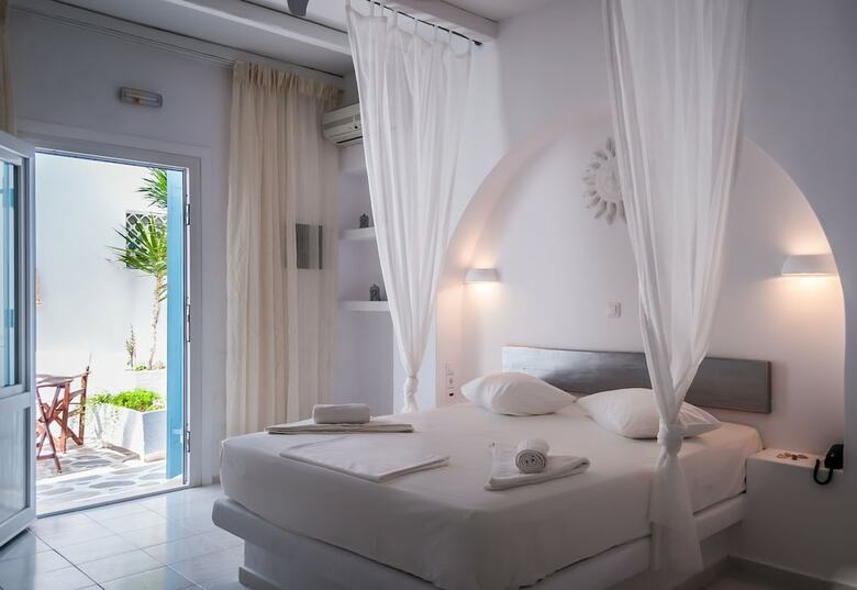 Hotel Niki Savvas Studio & Suites