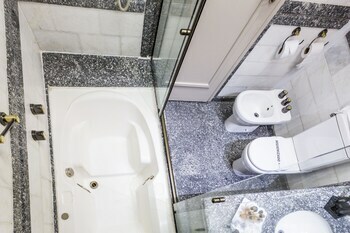 Noumi Plaza Hotel