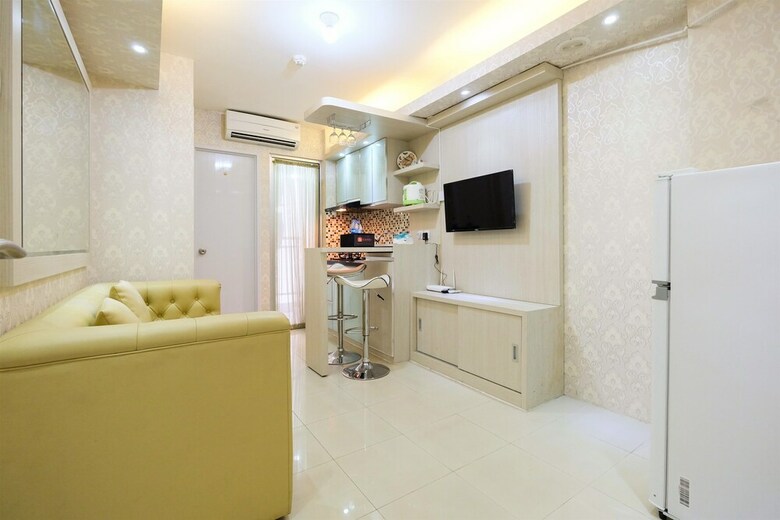 Pool View Bassura City Apartment
