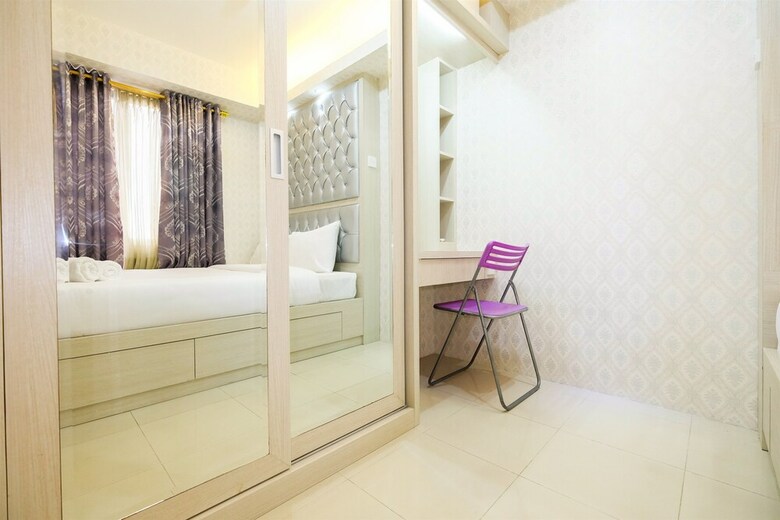 Pool View Bassura City Apartment