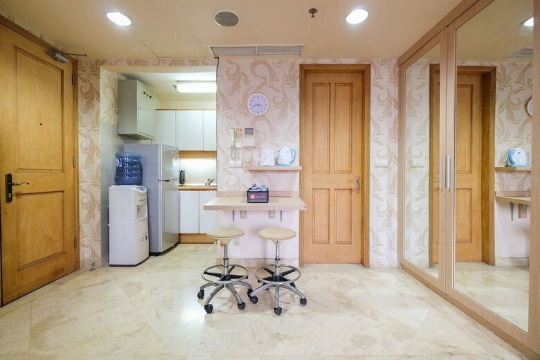 Classic Studio Park Royale Apartment Near Sudirman
